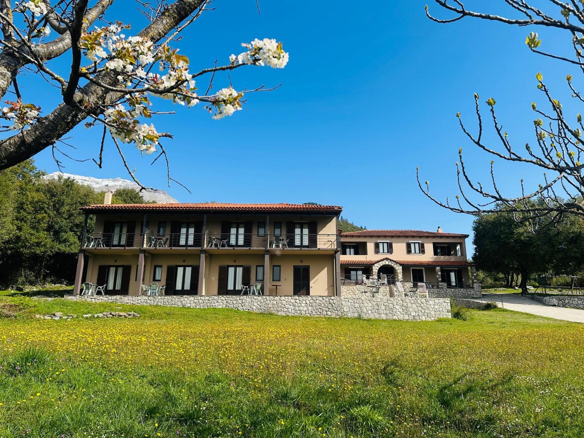 Tzoumerka Spirits Vourgareli Exterior foto